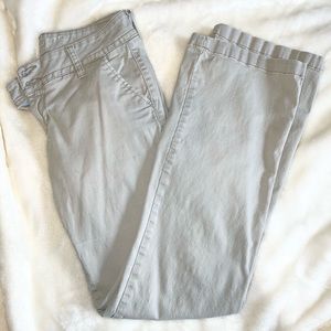 Women’s Khaki Pants - Size 5 Average